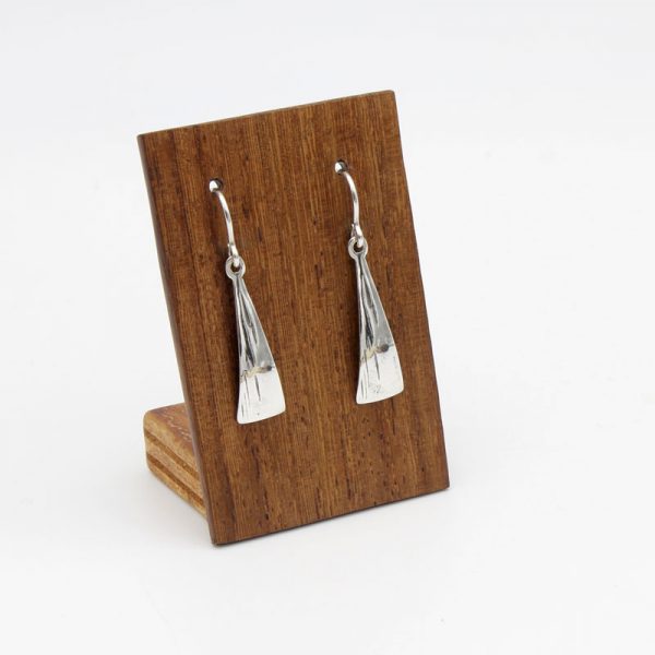triángulo de plata - Pendientes triangulares pequeños de plata de ley artesanales - Joyas artesanales en plata