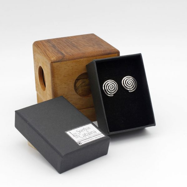 espiral con palillo y presión - pendientes en forma de espiral tipo botón - Artesanía contemporánea de autor en Valencia